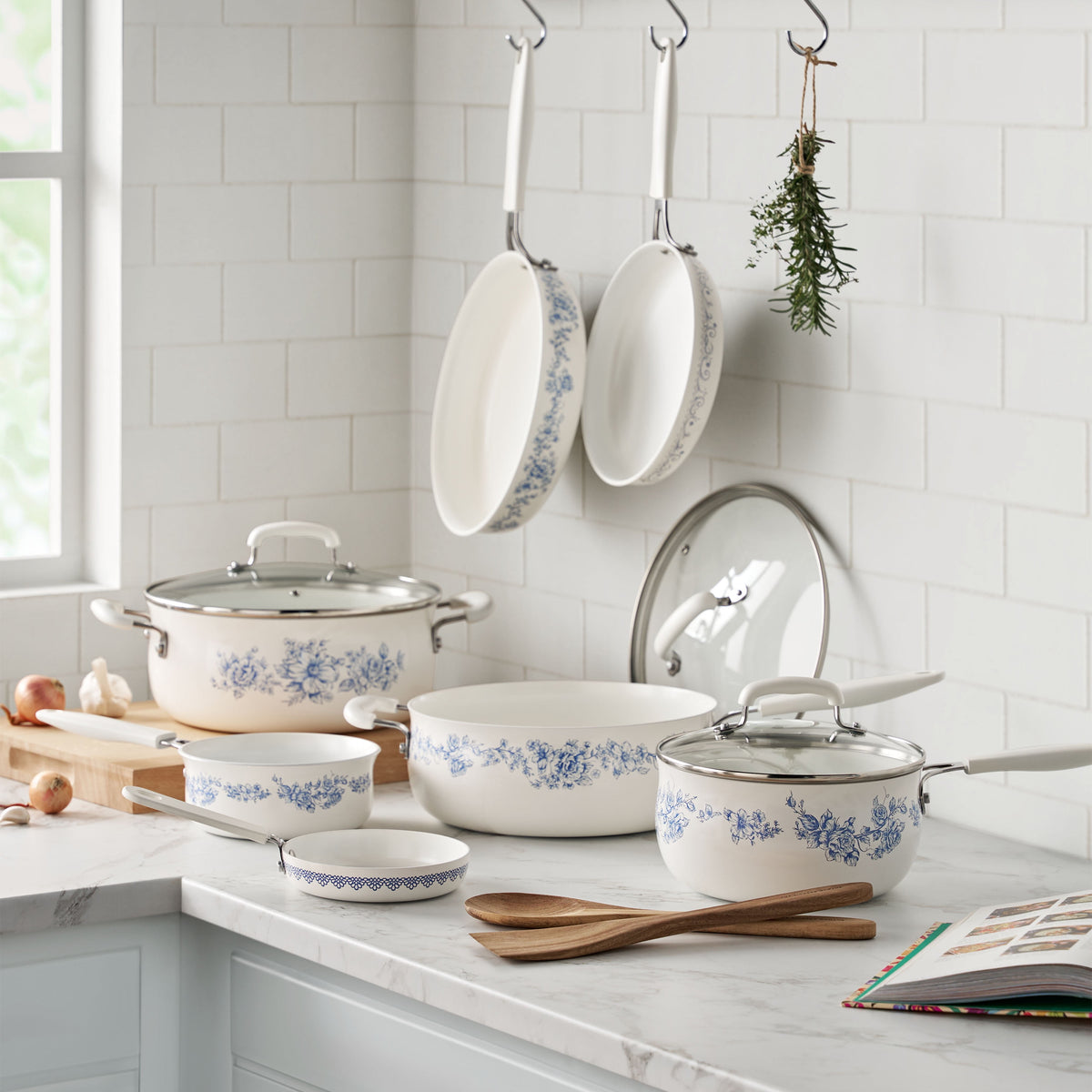 The Pioneer Woman 12-Piece Classic Aluminum Cookware Set - image 2 of 6