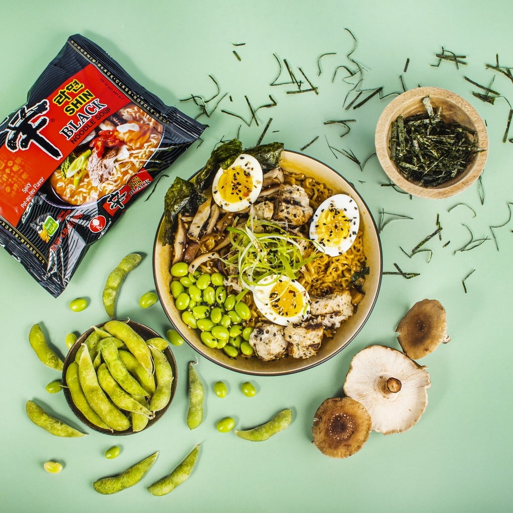 Nongshim Spicy Pot-au-feu Flavor Shin Black Noodle Soup, 4.58 oz, (Pack of 4) — grocery product, view 8